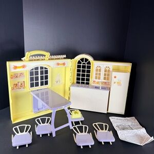 Vintage Barbie Happy Family Grandmas Kitchen Portable Play set 1998 W/5 Chairs